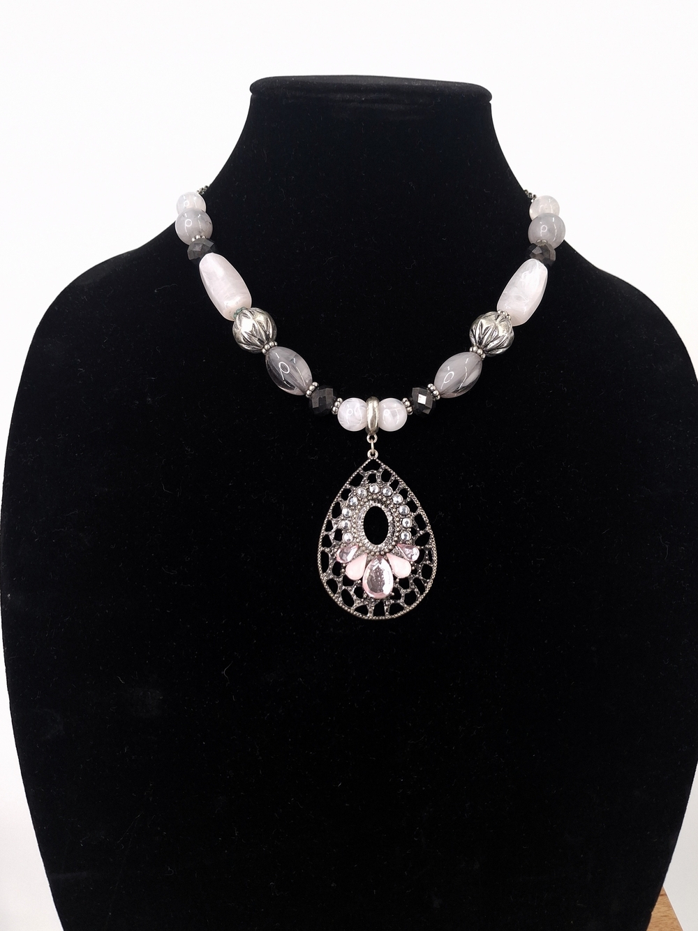 ✨Erica Lyons Pink & Grey Beaded Teardrop Statement Necklace✨